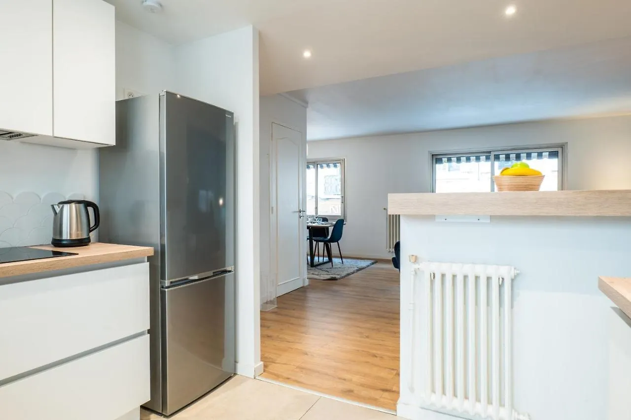 3-Br Apartment Steps From Palais Des Festivals Cannes