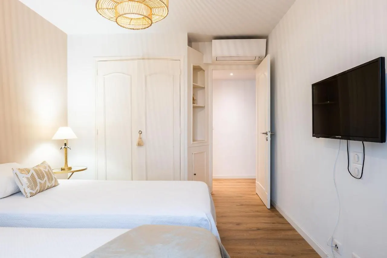 3-Br Apartment Steps From Palais Des Festivals Cannes