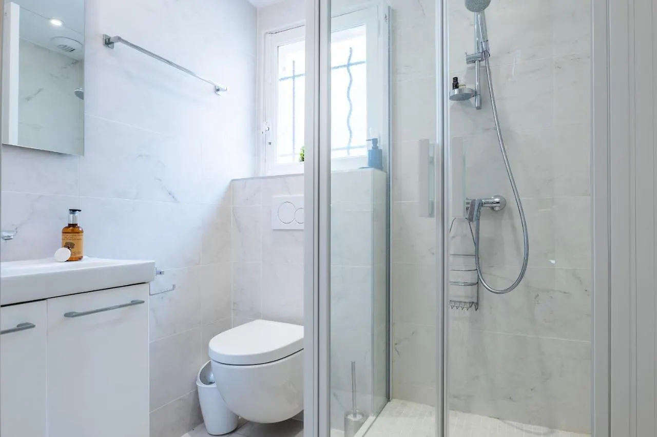 3-Br Apartment Steps From Palais Des Festivals Cannes France