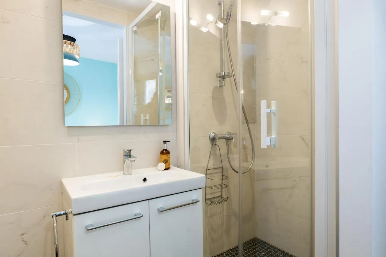 3-Br Apartment Steps From Palais Des Festivals Cannes